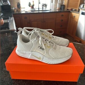 Nike Renew In Season TR 10 Running Shoes